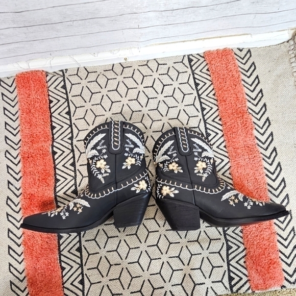 DINGO PRIMROSE LEATHER BOOTIE, SZ 9.5 - Picture 7 of 16